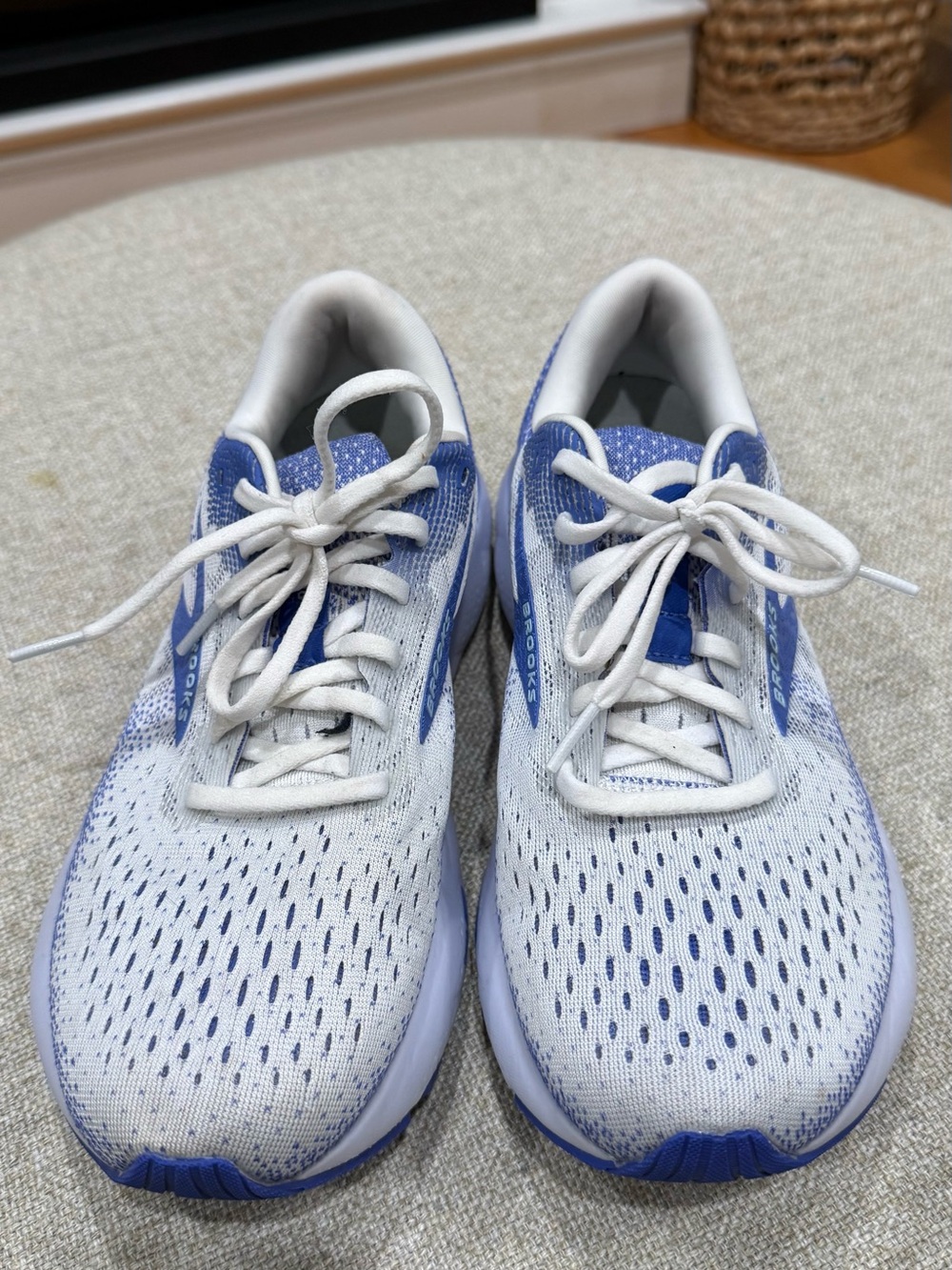 Brooks Women's Running Sneakers in White and Blue Gradient size 9 - Picture 3 of 7